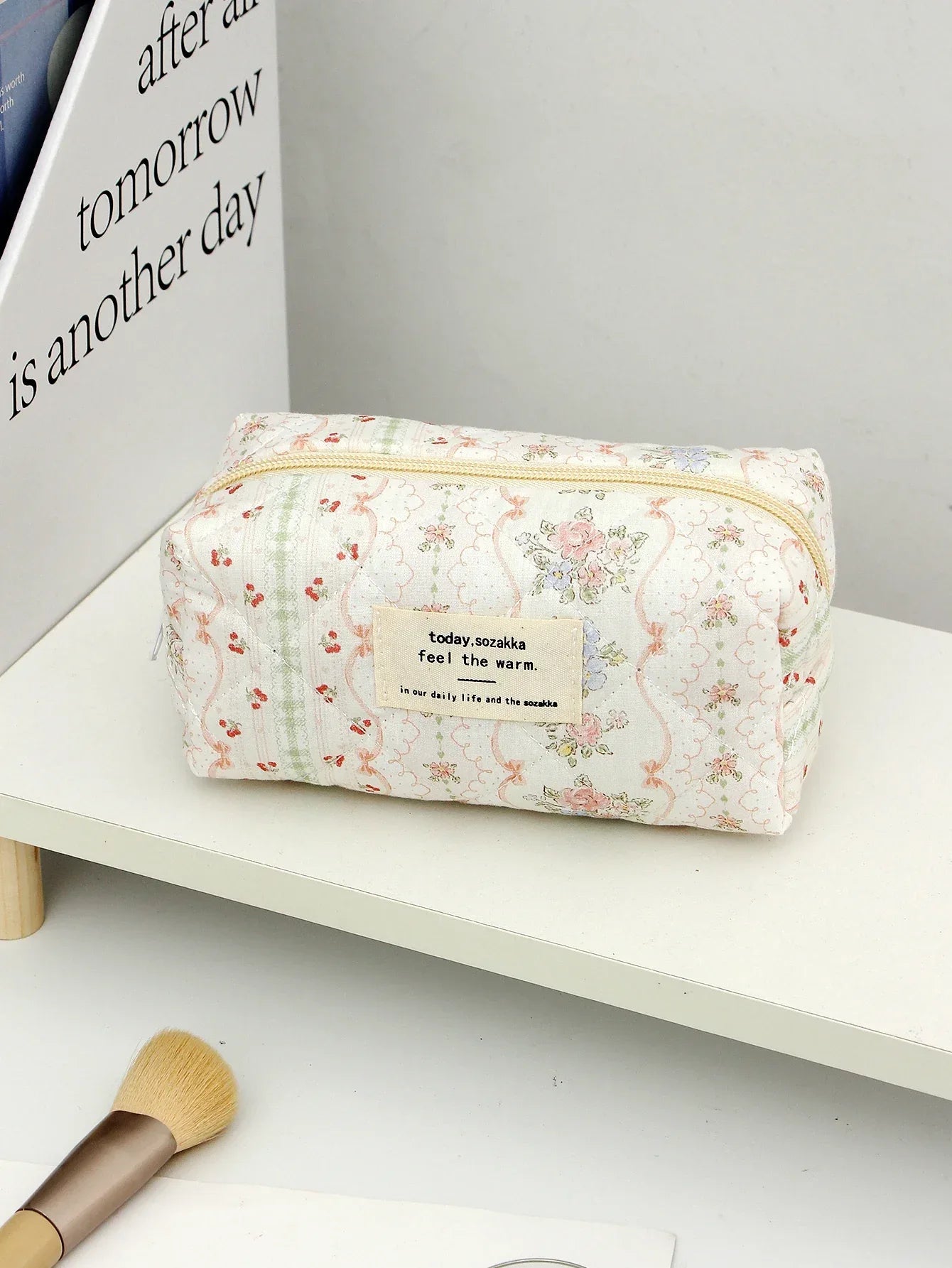1pc/set floral quilted makeup bag, cute large capacity makeup bag, travel essential makeup bag, multifunctional makeup bag - Luvia