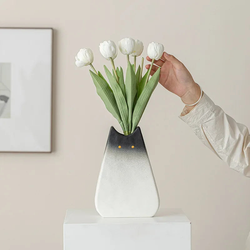Cute cat-like ceramic vase, Nordic style, simple and cute, decoration for dried flower arrangement, hydroponic living room - Luvia